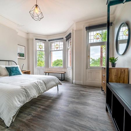 Pass The Keys Beautiful 4Br Restored Red Brick Cafes And Park Belfast Bagian luar foto