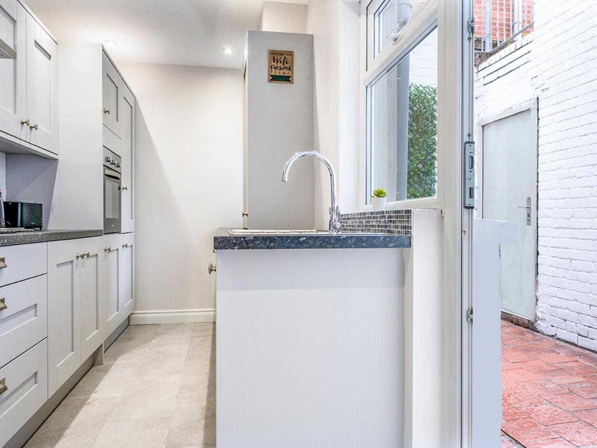 Pass The Keys Beautiful 4Br Restored Red Brick Cafes And Park Belfast Bagian luar foto