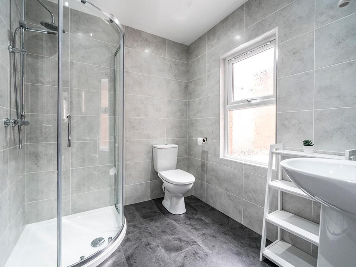 Pass The Keys Beautiful 4Br Restored Red Brick Cafes And Park Belfast Bagian luar foto
