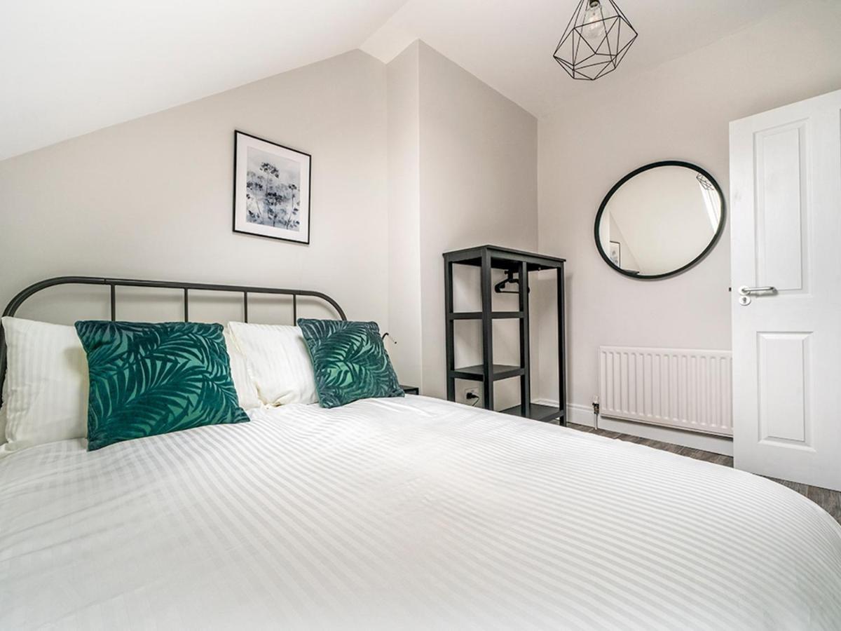 Pass The Keys Beautiful 4Br Restored Red Brick Cafes And Park Belfast Bagian luar foto