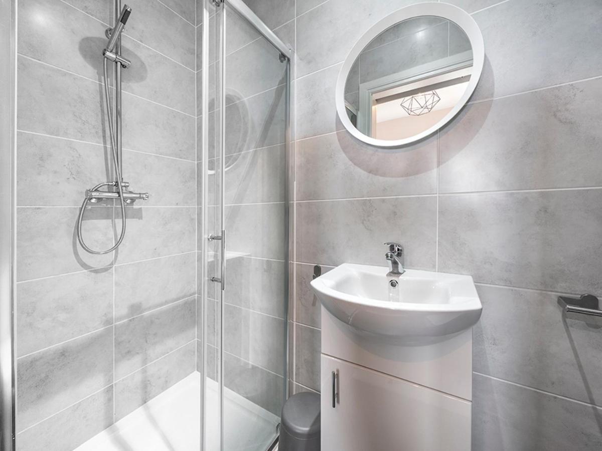 Pass The Keys Beautiful 4Br Restored Red Brick Cafes And Park Belfast Bagian luar foto